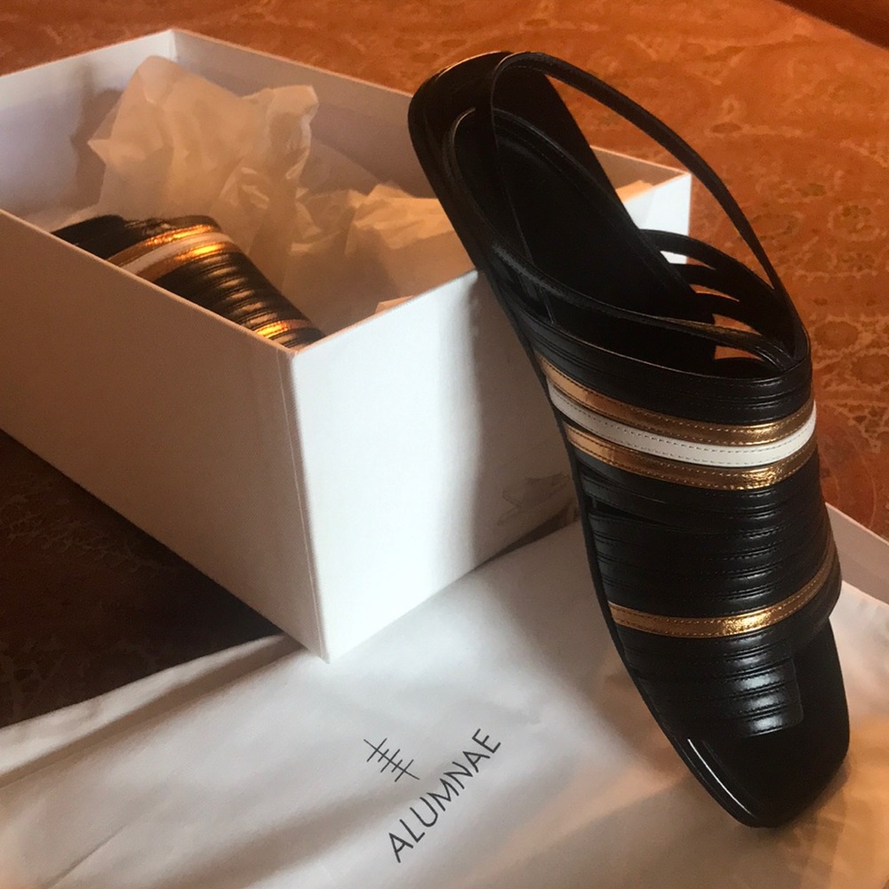 Alumnae sandal